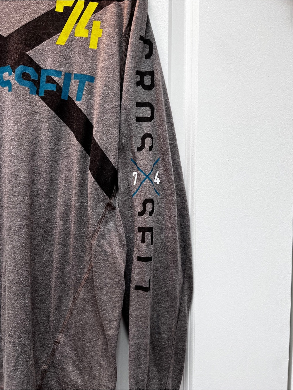 Reebok CrossFit Long Sleeve Shirt – Size XL – Gray – "RCF074" Santa Cruz Graphic - Picture 4 of 6